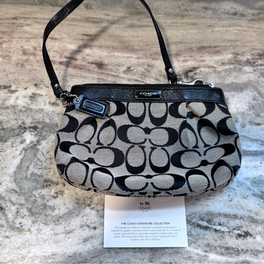 Coach Black and Cream Signature Jacquard Canvas Wristlet with Leather Trim NWOT - Picture 4 of 5
